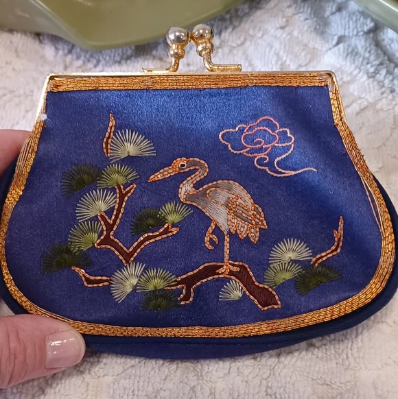Embroidered Vintage Kiss Lock Coin Purse - Picture 1 of 7